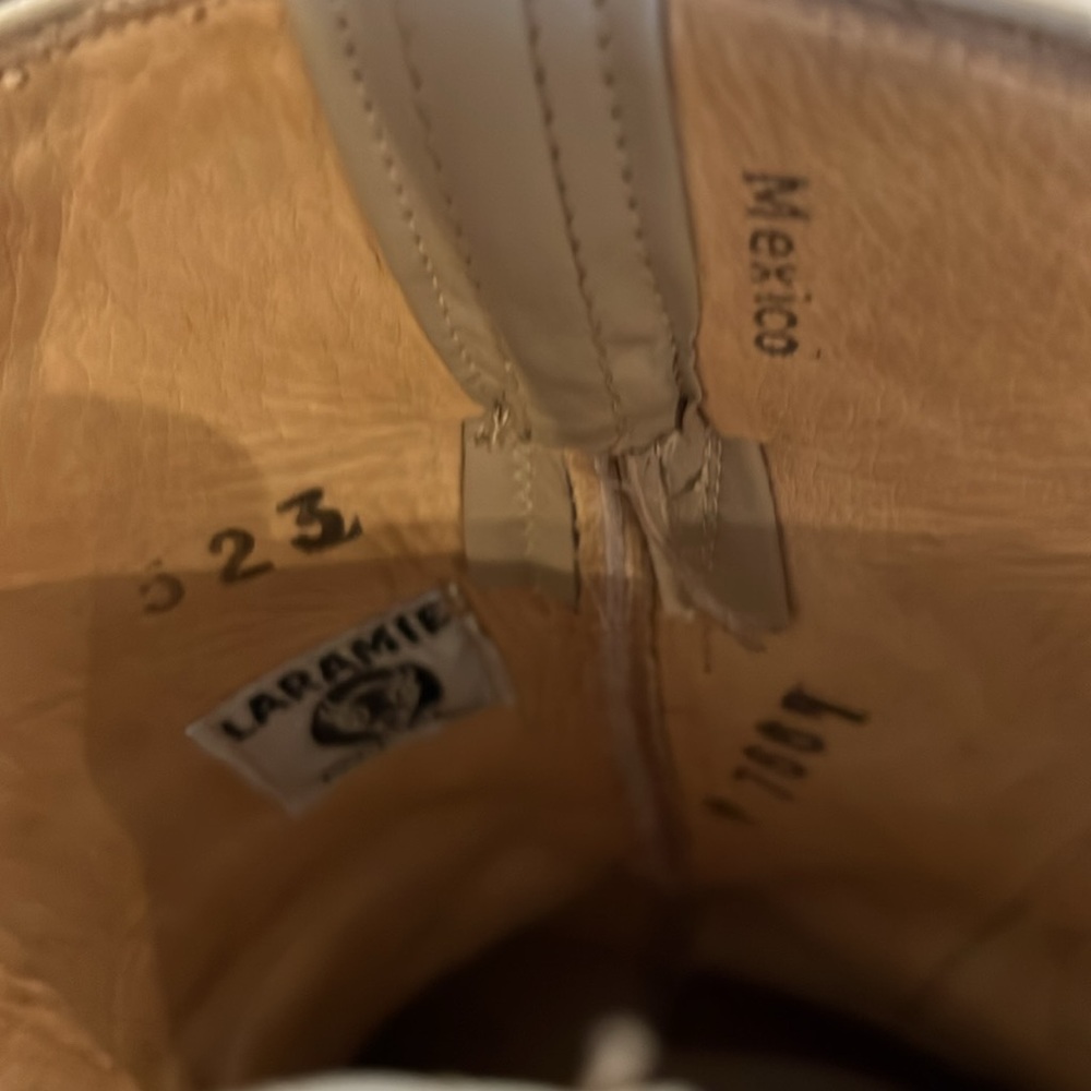 Gently used handmade in Mexico boots, size 290 - Picture 5 of 6